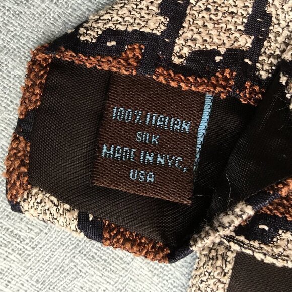 Tallia Woven Italian Silk Geometric Pattern Tie - Picture 5 of 6